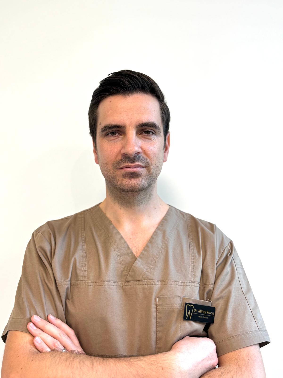 Medic specialist protetică dentară